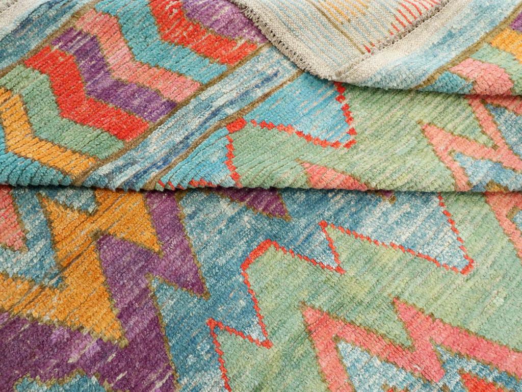 Zeitgenössischer handgefertigter farbenfroher türkischer Shag-Teppich in Zimmergröße im Angebot 2