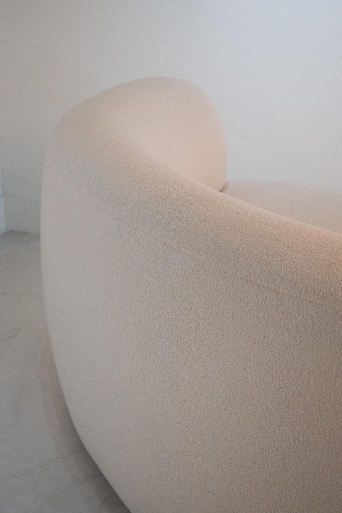 Contemporary Handmade Curved Sofa Upholstered in White Bouclé In New Condition For Sale In London, GB
