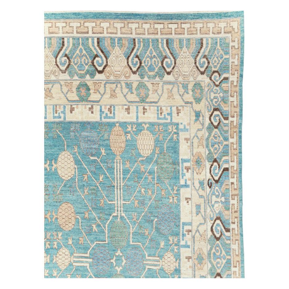 Zeitgenössischer handgefertigter großformatiger Ostturkestan-Khotan-Teppich (Moderne) im Angebot
