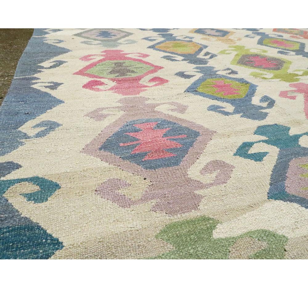 Contemporary Handmade Flat-Weave Rug in Grey, Beige, Pink, Blue, and Green In New Condition In New York, NY