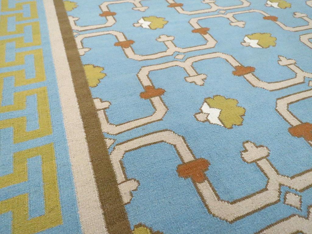Contemporary Handmade Indian Flat-Weave Dhurrie Room Size Carpet in Light Blue In New Condition For Sale In New York, NY