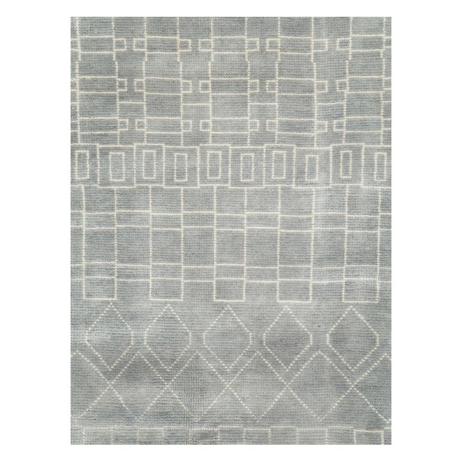A modern Moroccan room size rug handmade during the 21st century in grey and white.

Measures: 8' 2