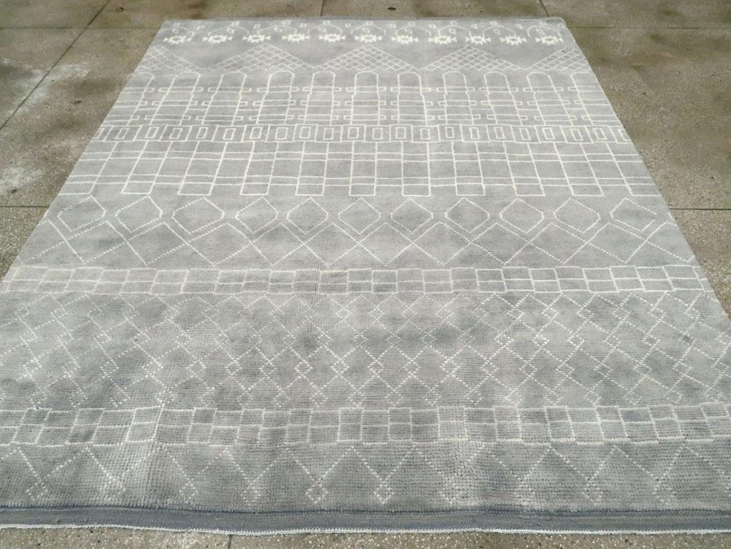 Hand-Knotted Contemporary Handmade Moroccan Room Size Carpet in Grey and White For Sale