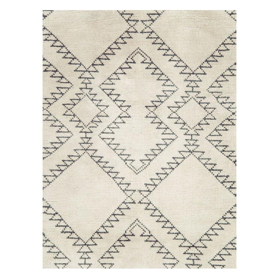 A modern Moroccan room size rug handmade during the 21st century in ivory and charcoal.

Measures: 9' 2