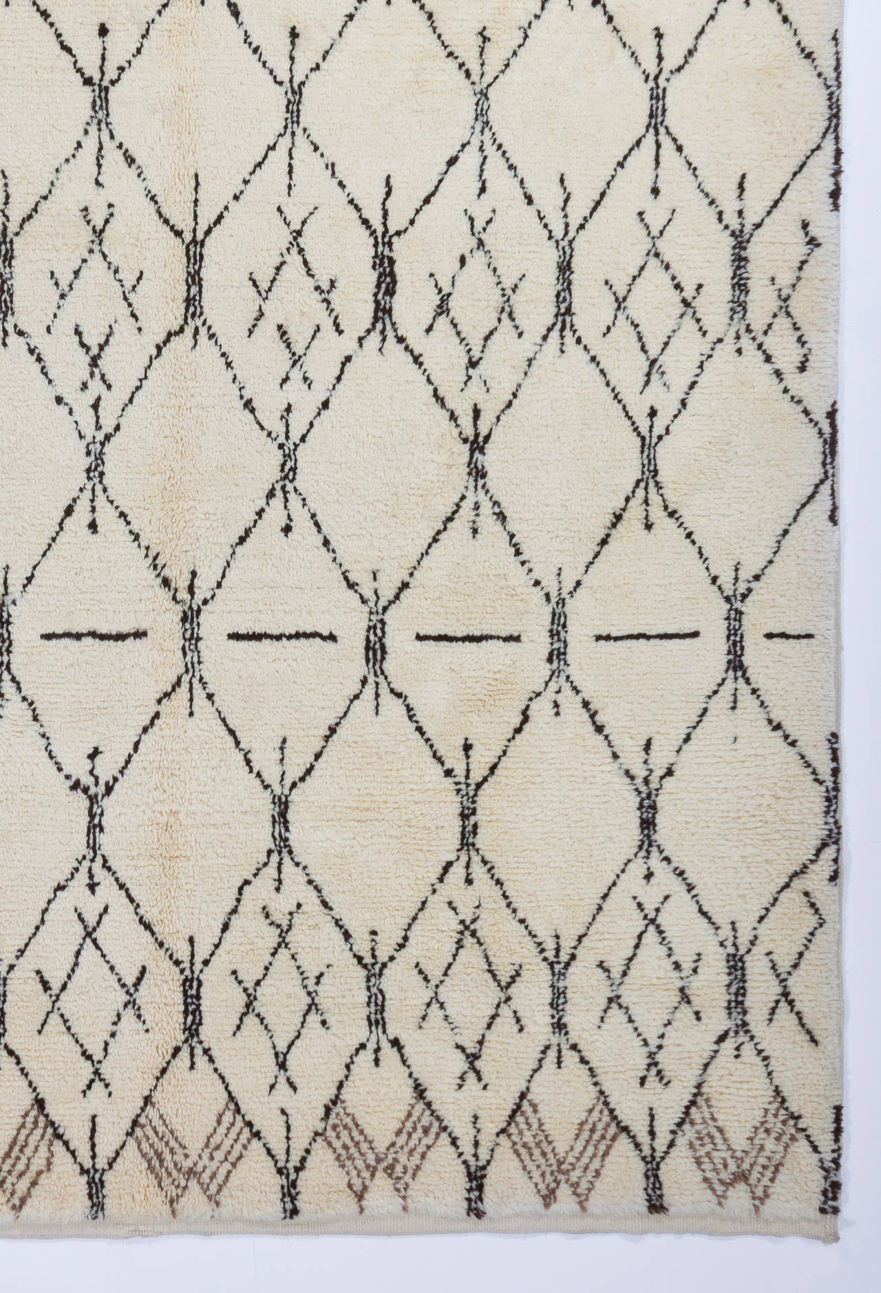 The design of this modern hand-knotted rug is inspired from vintage Moroccan rugs and it is woven in a Turkish village by three highly skilful adult female weavers who have inherited the tradition of rug making from their mothers. 
100% fine natural