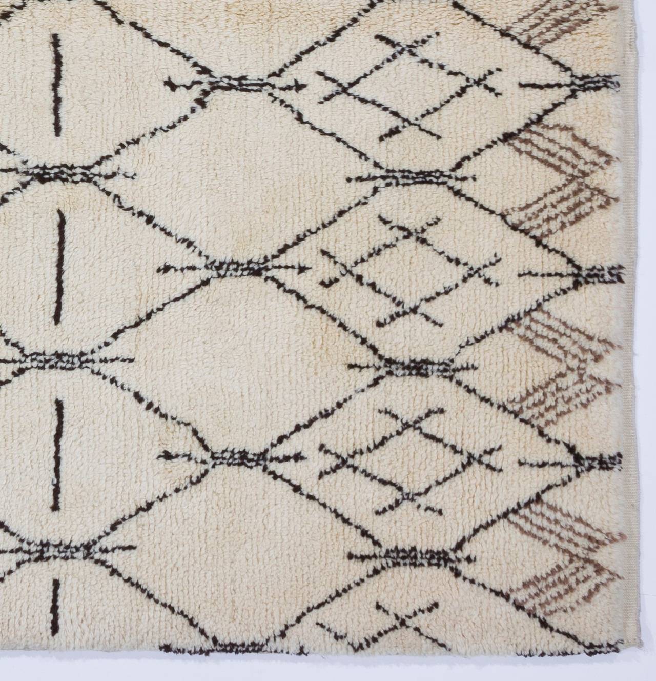 Hand-Knotted Contemporary Handmade Moroccan Rug. 100% Natural Wool. Custom Options Available For Sale