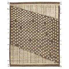 Tappeto di lana in stile marocchino contemporaneo fatto a mano in marrone con disegno geometrico