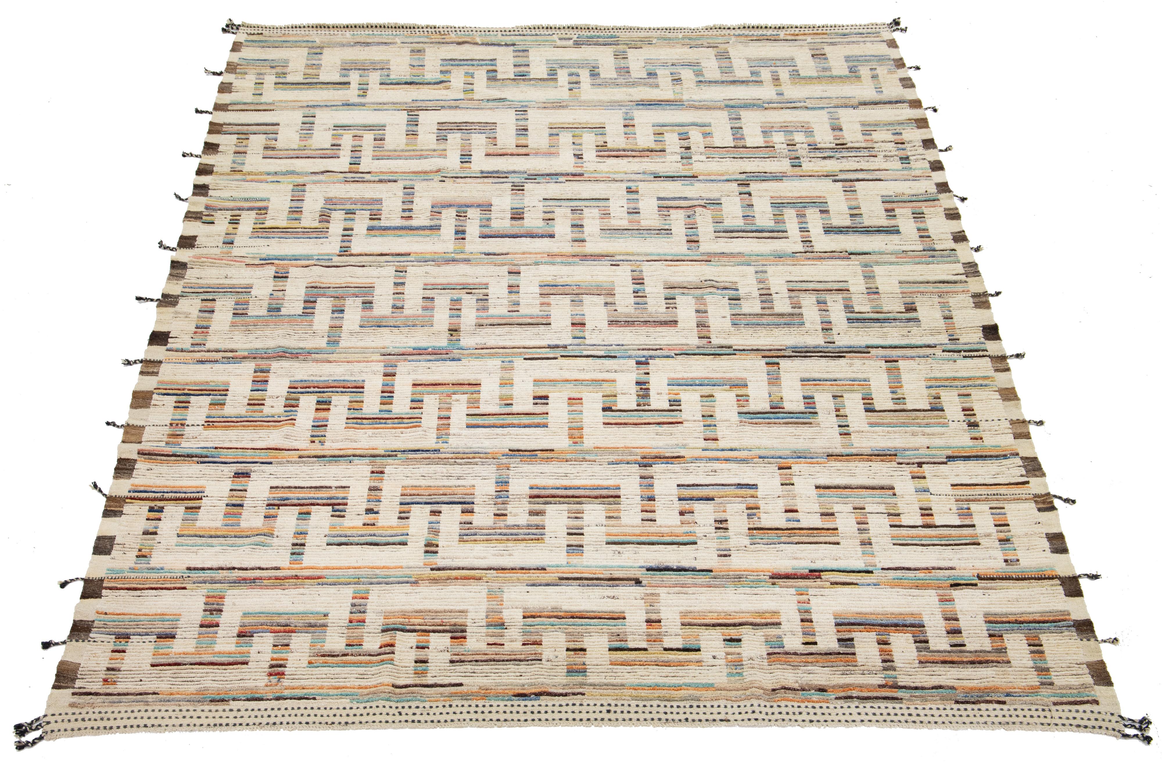 XXI secolo e contemporaneo Tappeto contemporaneo in lana in stile marocchino fatto a mano con disegno geometrico multicolore in vendita
