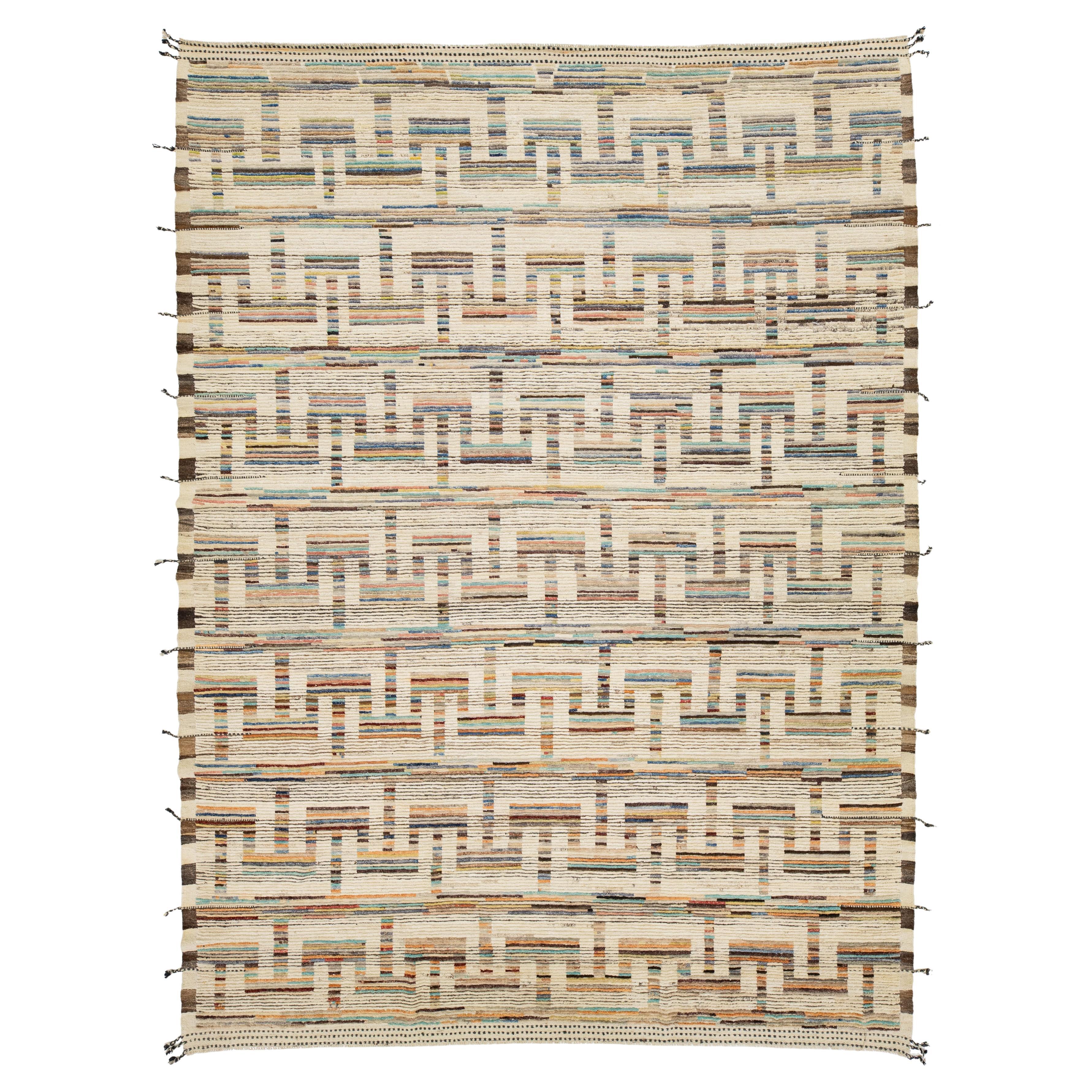 Tappeto contemporaneo in lana in stile marocchino fatto a mano con disegno geometrico multicolore in vendita