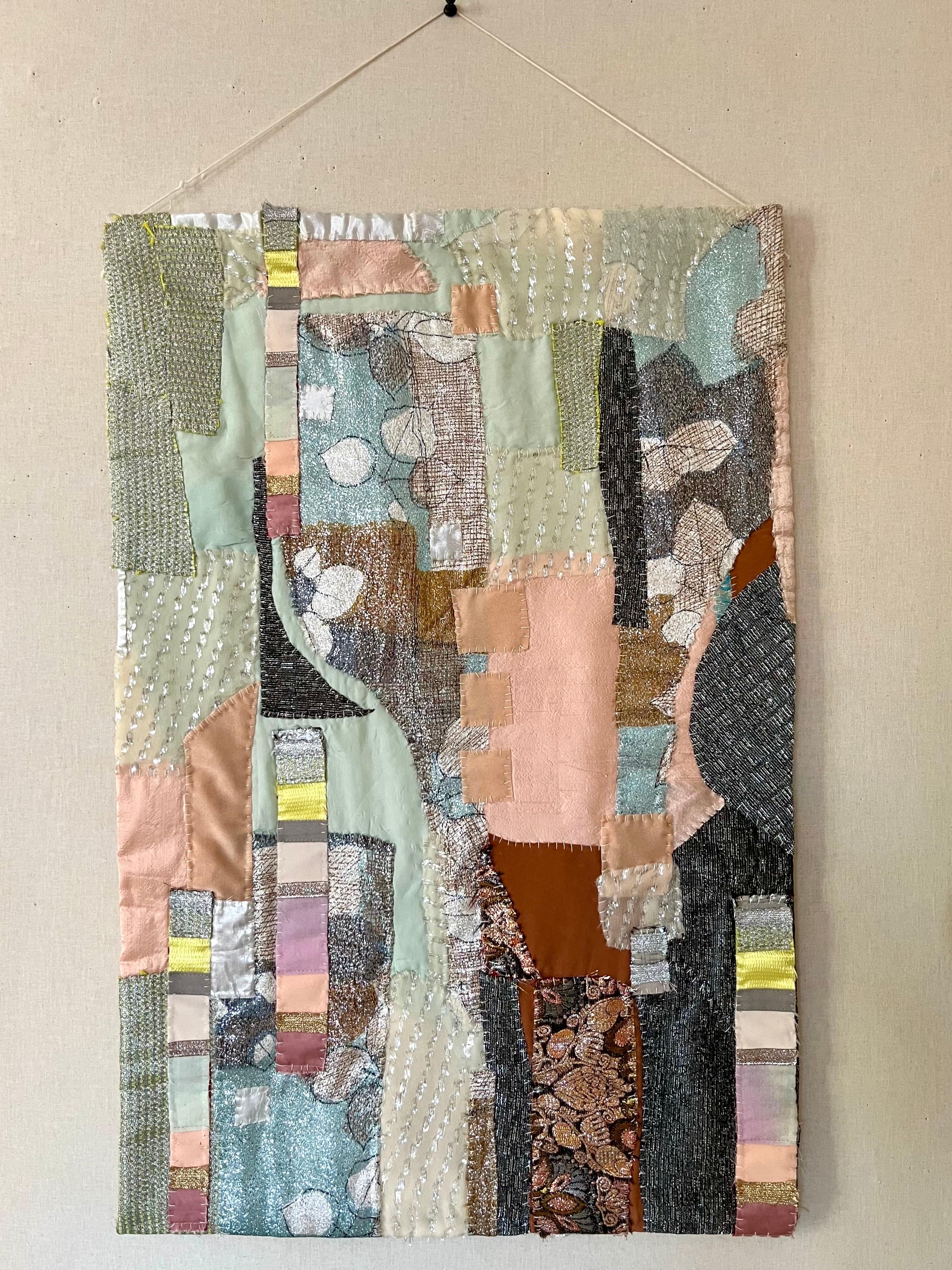 Patchwork textile contemporain fait à la main par l'artiste danoise Tilde Grynnerup

Œuvres d'art textiles uniques de l'artiste danoise Tilde Grynnerup. Cette pièce est entièrement cousue à la main à l'aide de différents types de tissus, les points