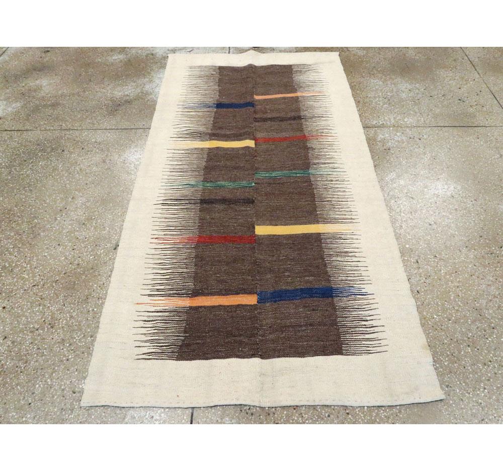 Contemporary Handmade Persian Flat-Weave Kilim Accent Rug In New Condition For Sale In New York, NY