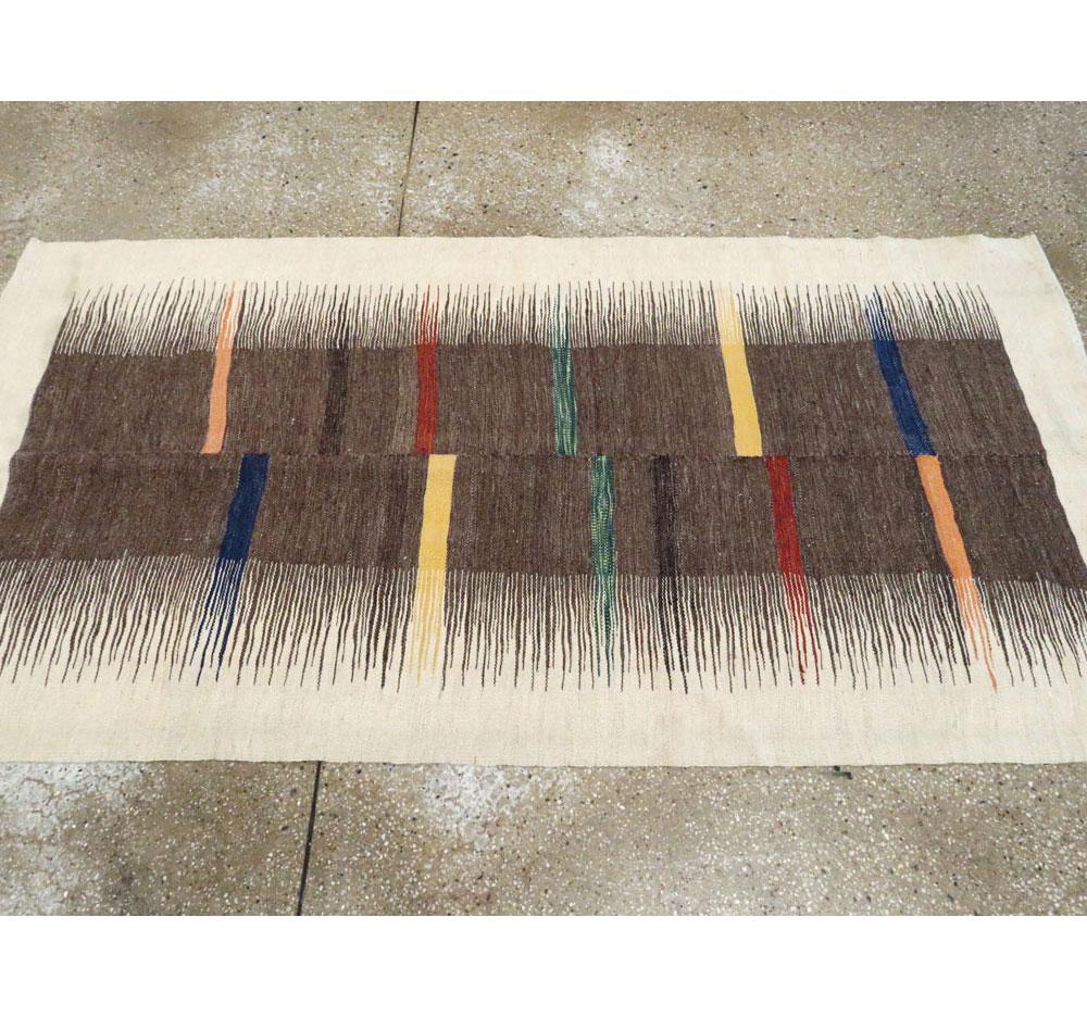 Zeitgenössischer handgefertigter persischer Flachgewebe-Kelim-Akzent-Teppich (Wolle) im Angebot