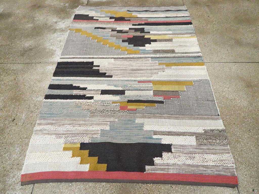 Contemporary Handmade Persian Flatweave Kilim Accent Rug In New Condition For Sale In New York, NY