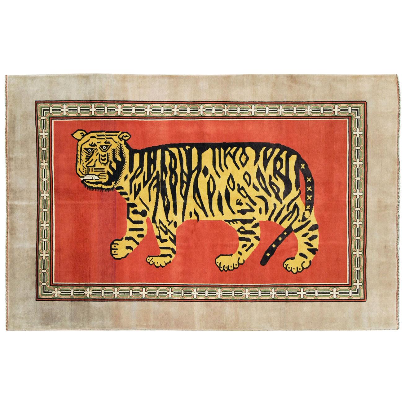 Contemporary Handmade Pictorial Accent Rug of a Tiger im Angebot