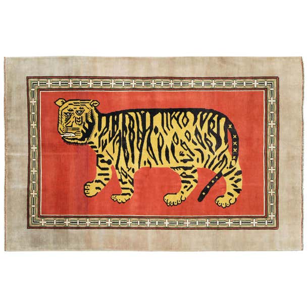 Contemporary Handmade Pictorial Accent Rug of a Tiger For Sale at ...
