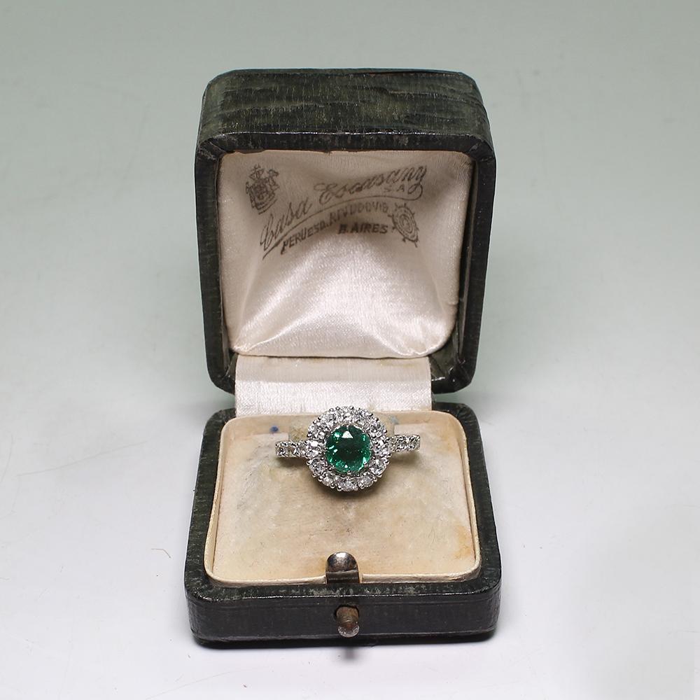 Contemporary Handmade Platinum 1.05 Carat Emerald and Diamond Ring 3