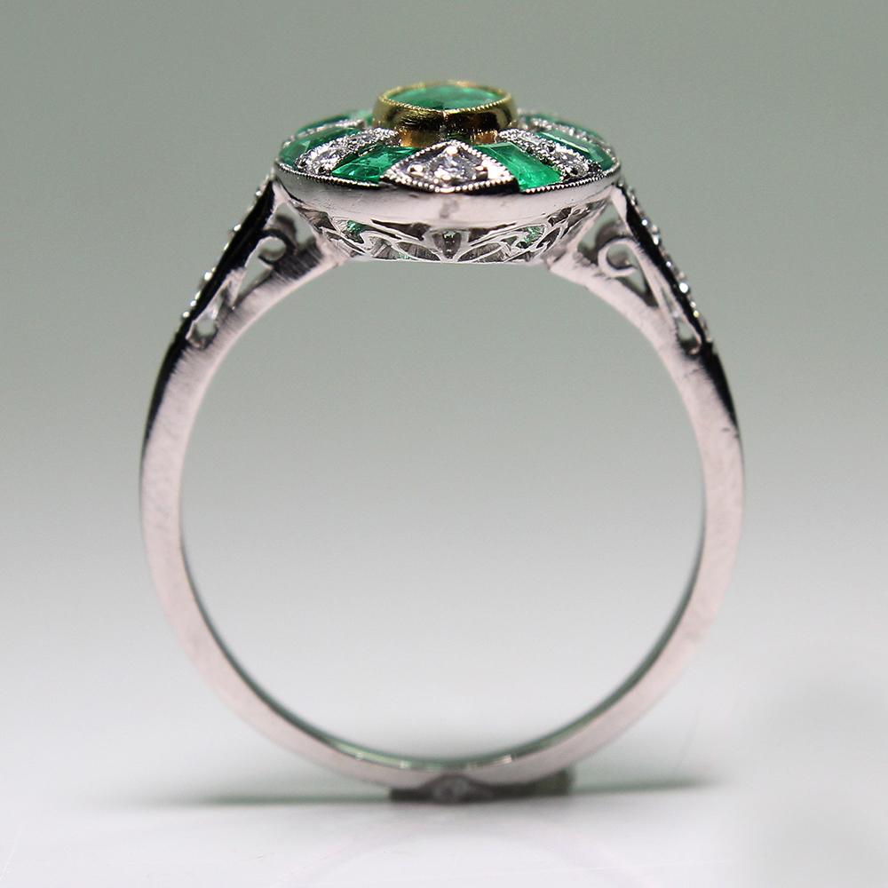 Contemporary Handmade Platinum 1.4 Carat Emeralds and Diamond Ring In New Condition In Miami, FL