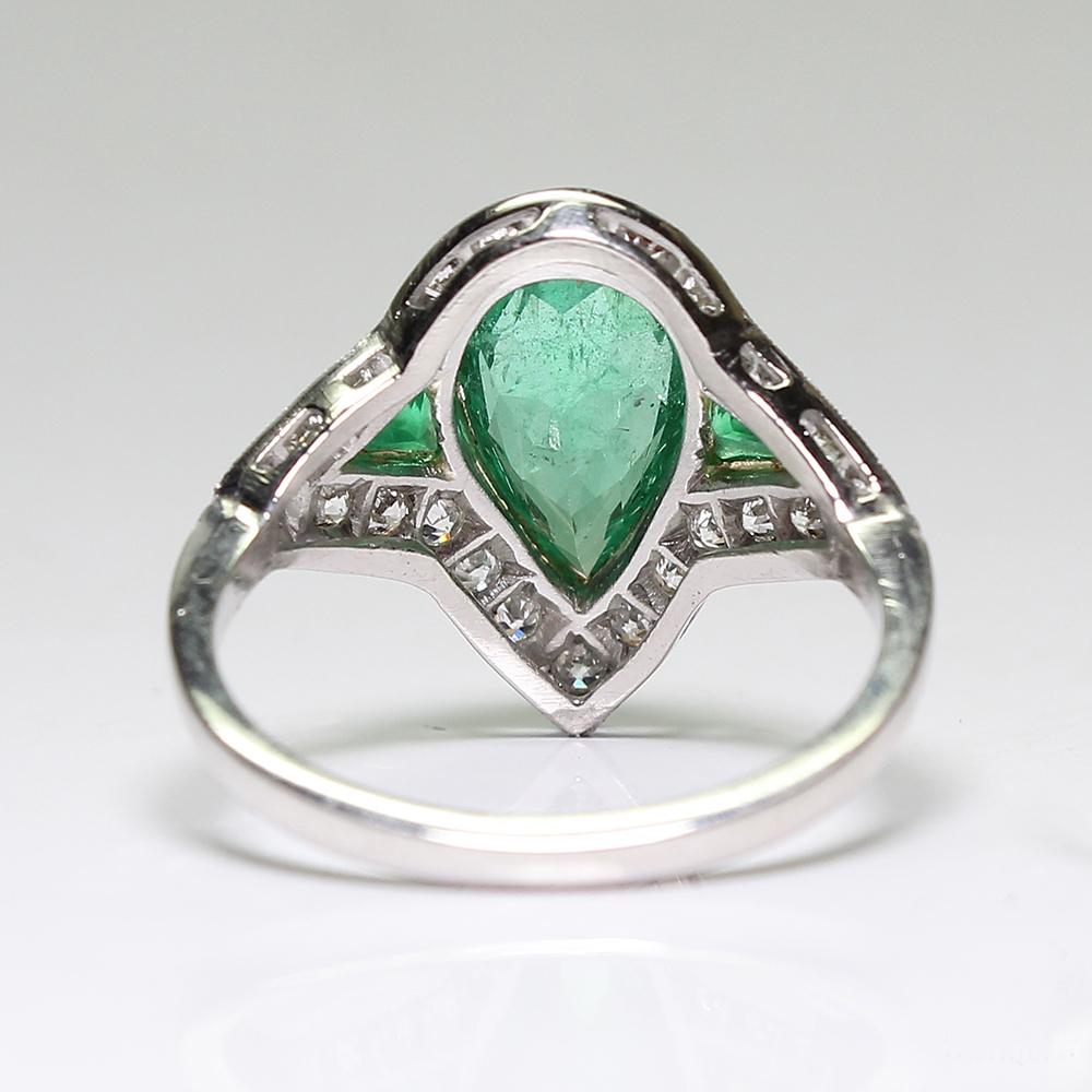 Contemporary Handmade Platinum 1.86 Carat Emerald and Diamond Ring In New Condition In Miami, FL