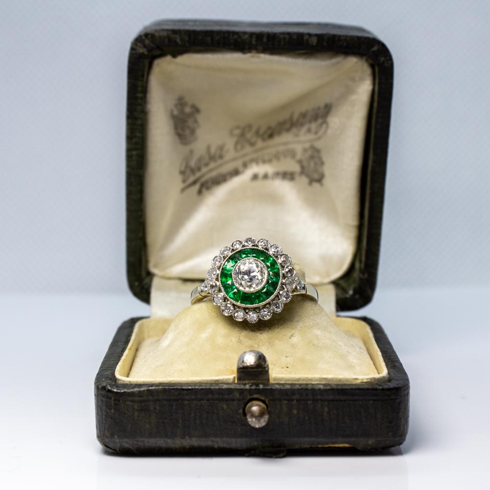 Contemporary Handmade Platinum Diamond and Emerald Ring In Excellent Condition In Miami, FL