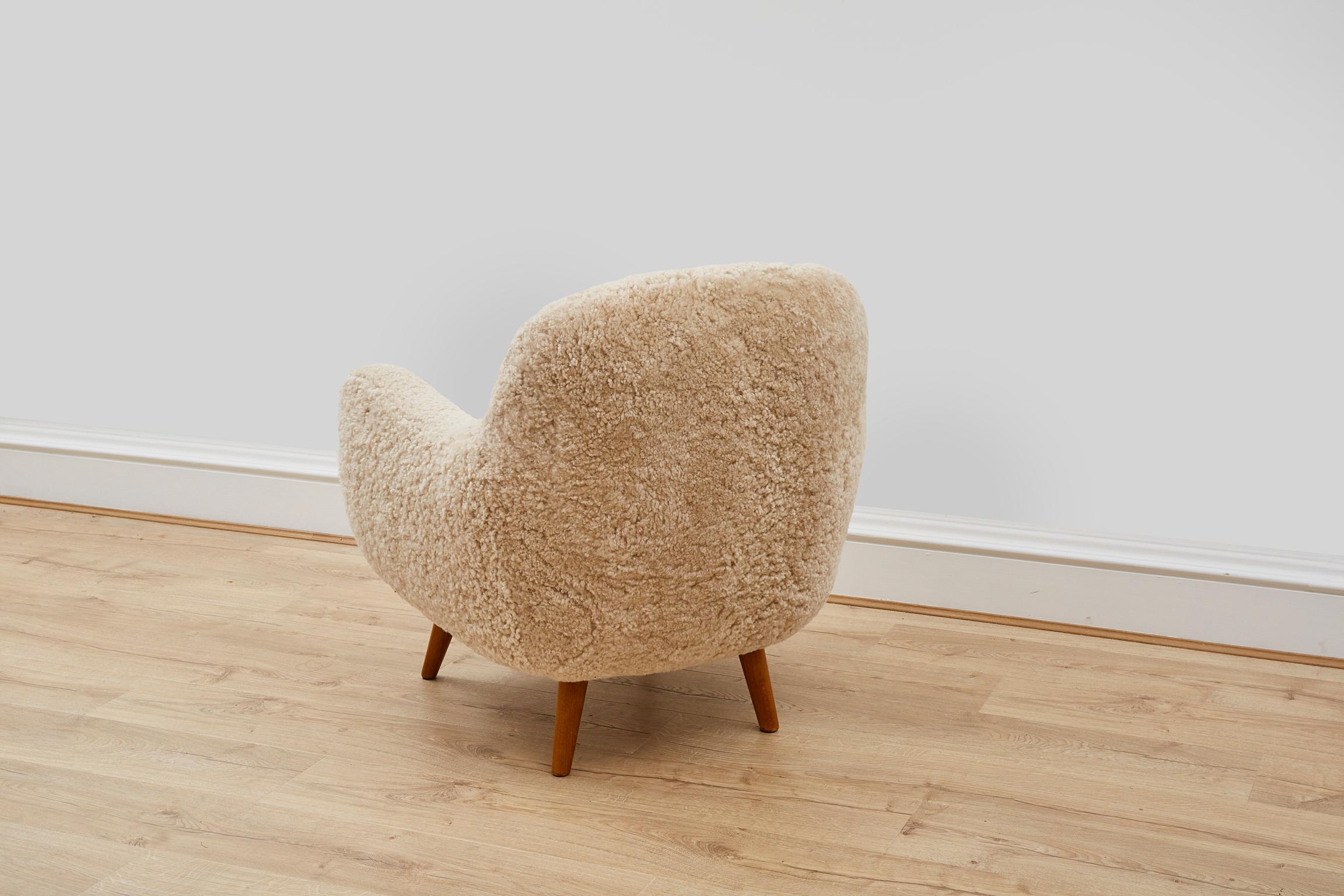 Contemporary Handmade Sheepskin and Oak 'Teddy Bear' Tub Chair & Ottoman For Sale 1