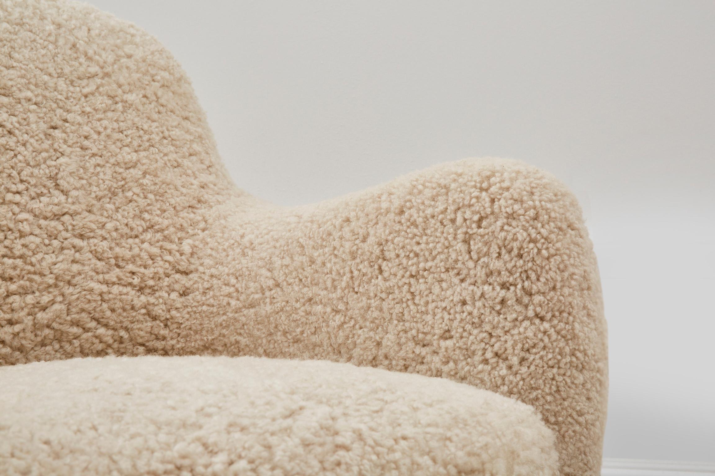 Contemporary Handmade Sheepskin and Oak 'Teddy Bear' Tub Chair & Ottoman For Sale 5