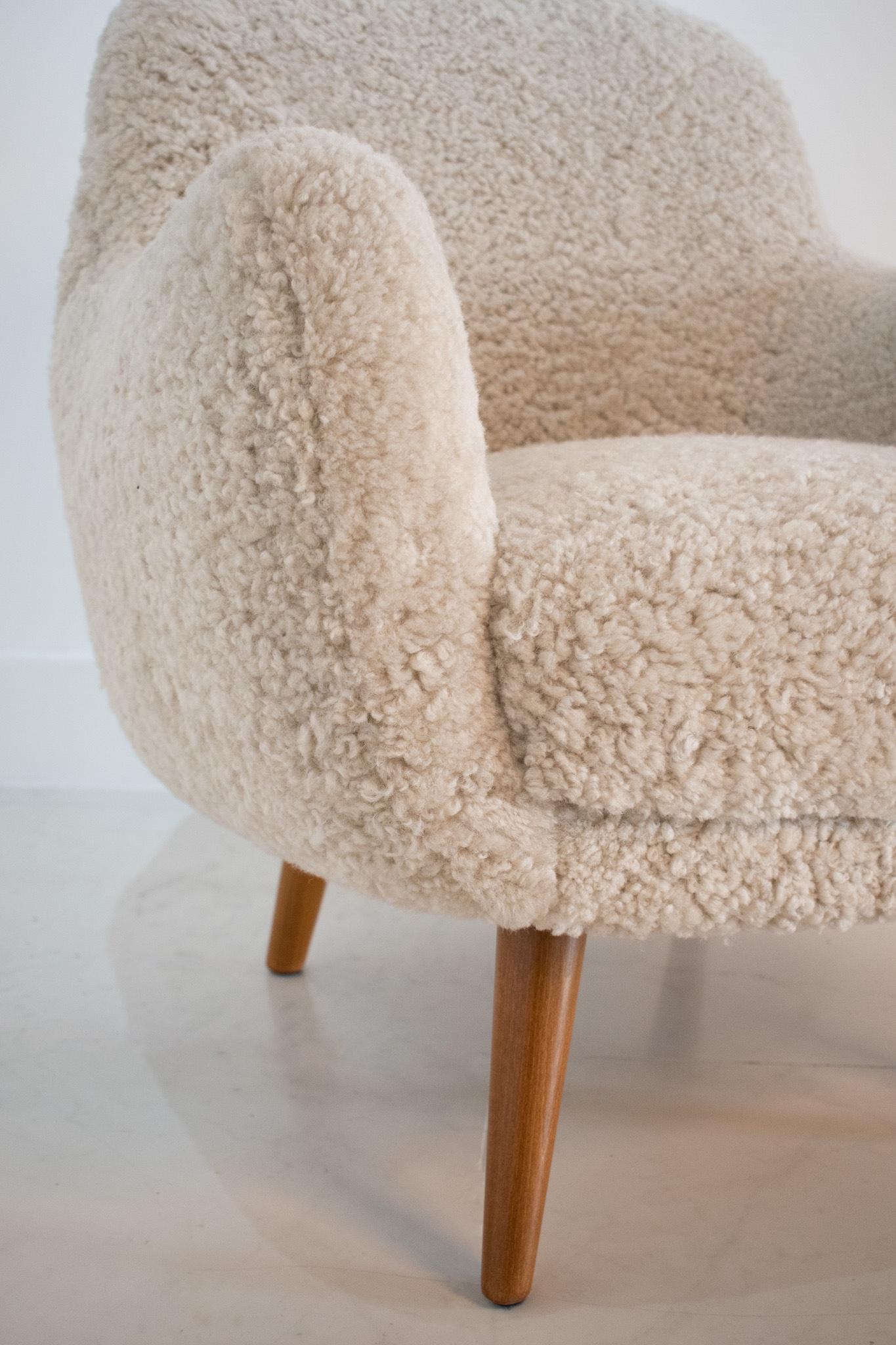 Contemporary Handmade Sheepskin and Oak 'Teddy Bear' Tub Chair & Ottoman For Sale 7