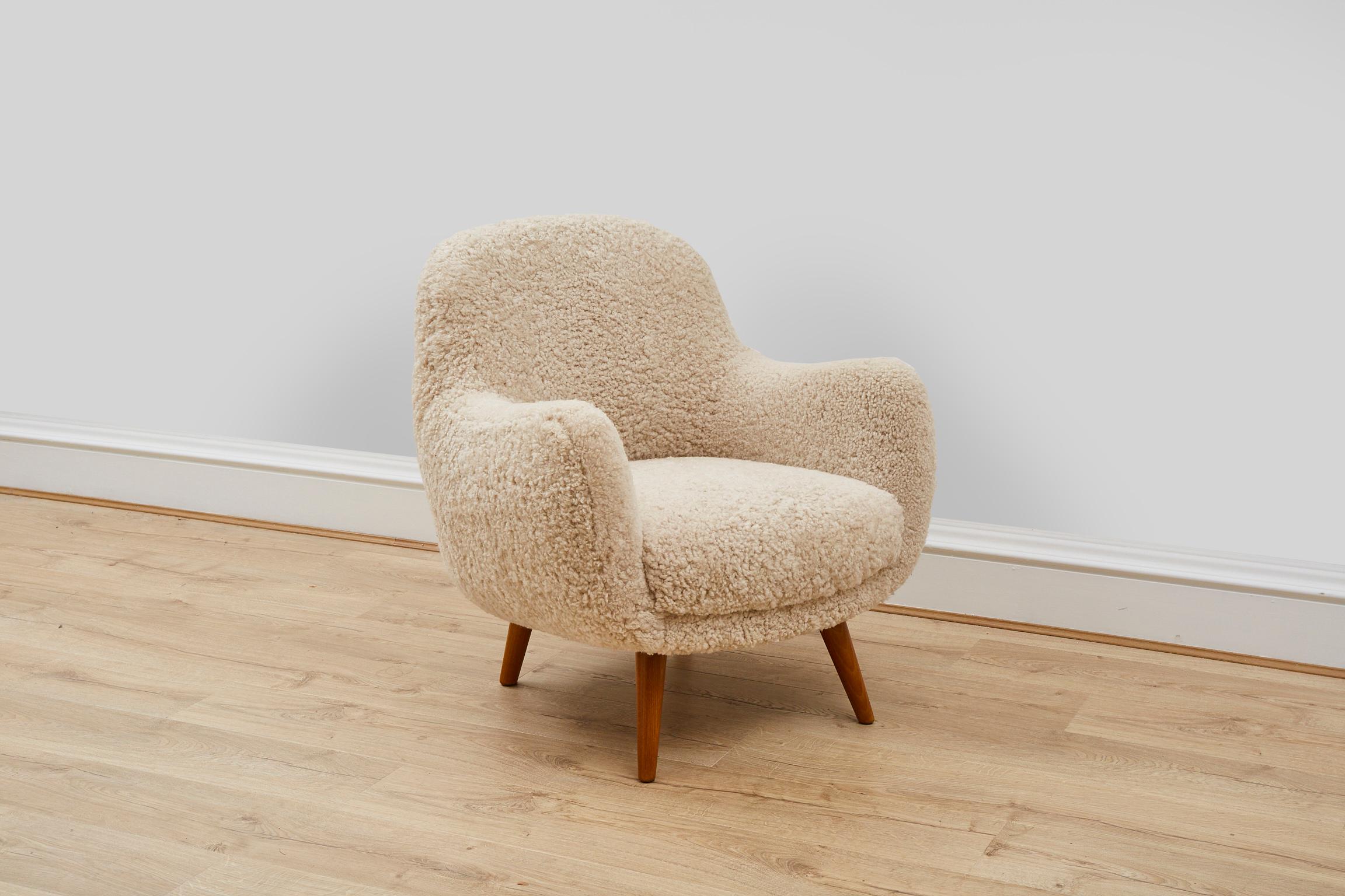 Contemporary Handmade Sheepskin and Oak 'Teddy Bear' Tub Chair & Ottoman 2