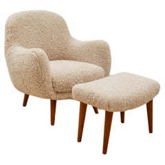 Chaise et ottoman contemporains en peau de mouton et en chêne "Teddy Bear" faits à la main