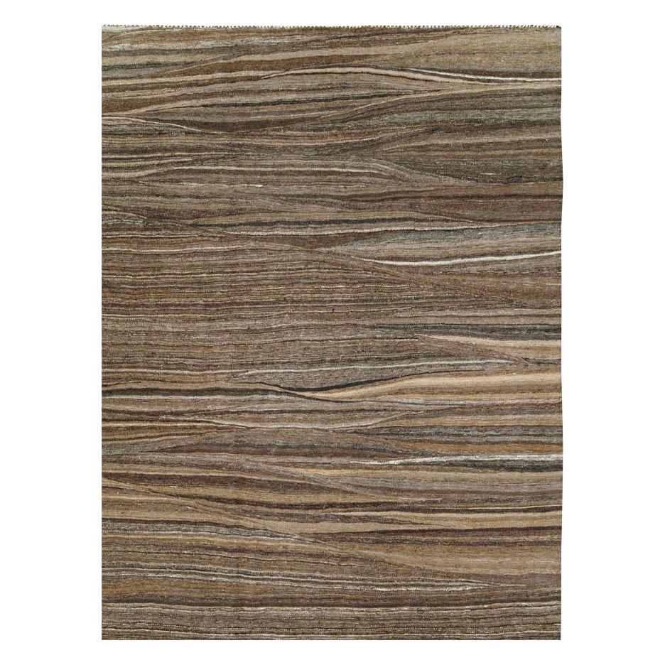 Scandinavo moderno Tappeto a tessitura piatta di colore marrone di ispirazione svedese realizzato a mano in stile contemporaneo in vendita