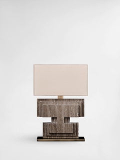Lampe de table contemporaine CIBELE, couches de marbre et laiton par ANAKTAE