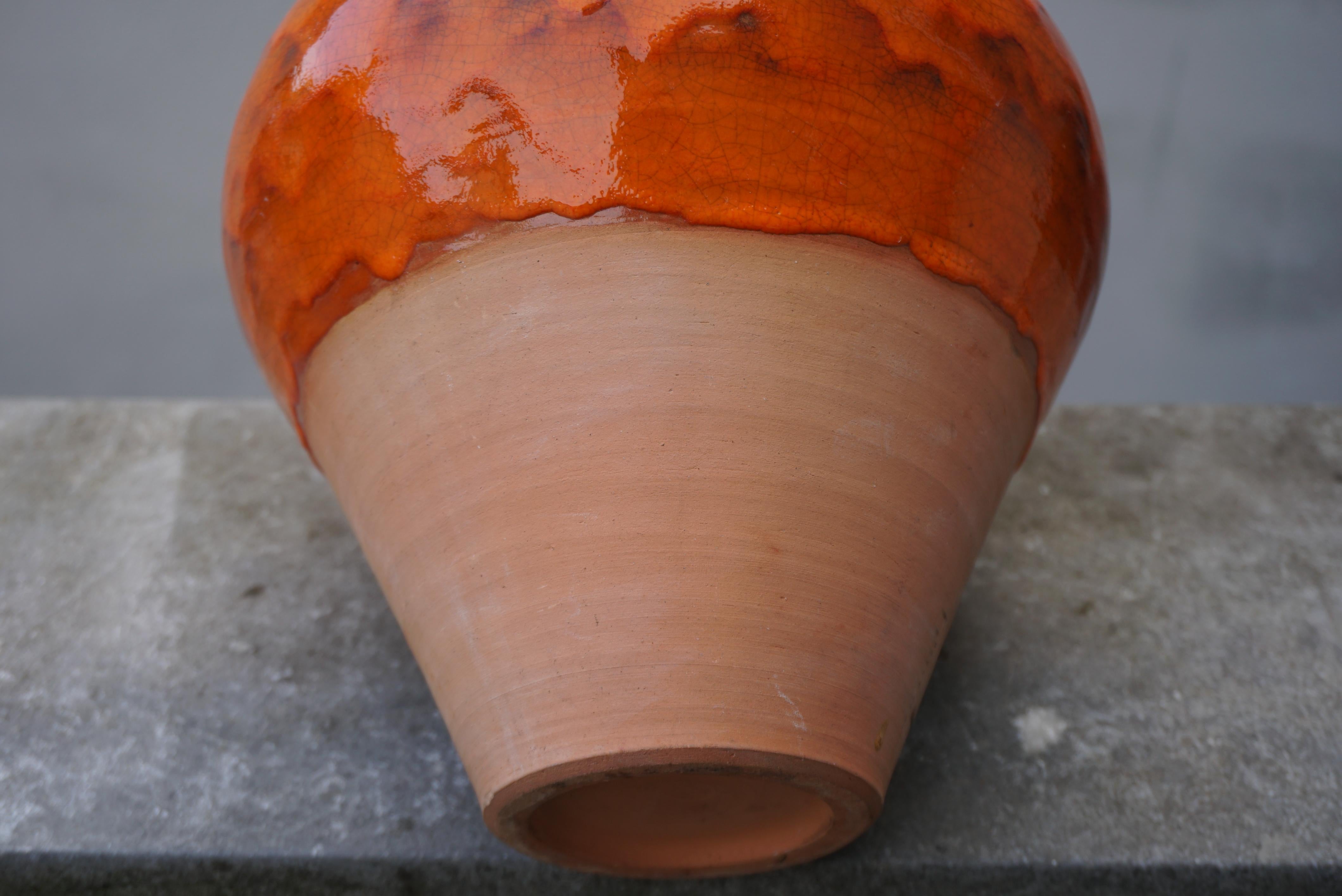 Terre cuite Lampe d'appoint de table contemporaine faite à la main Céramique couleur terre cuite en vente