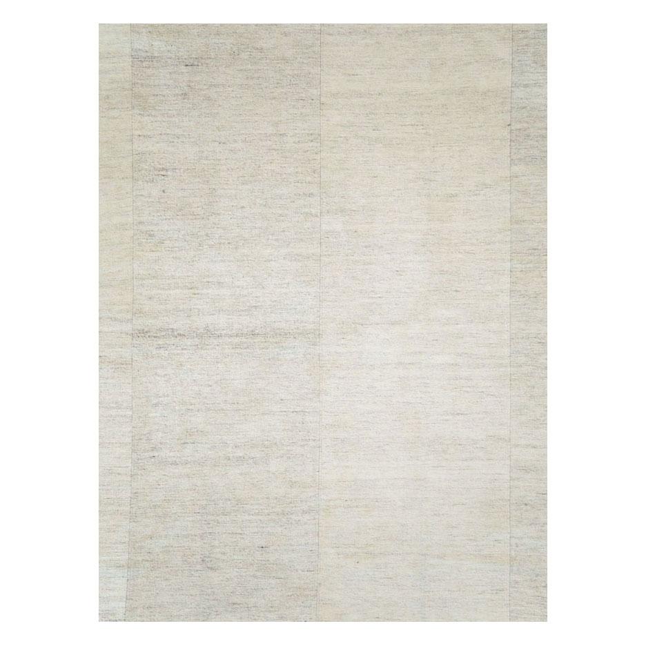 A modern Turkish flat-weave Kilim room size rug handmade during the 21st century with 6 subtly striated light beige and linen columns.

Measures: 10' 2