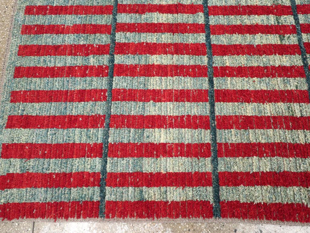 Contemporary Handmade Turkish Anatolian Accent Carpet In New Condition For Sale In New York, NY