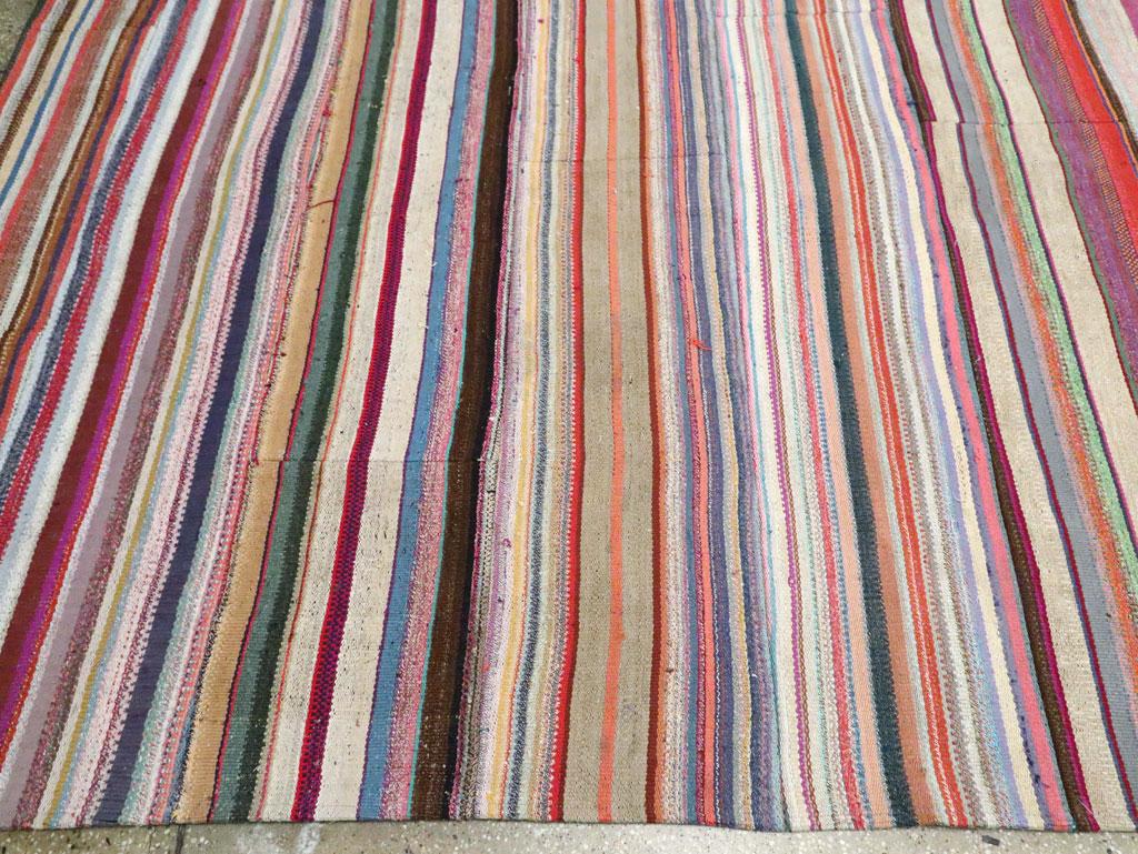 Zeitgenössischer handgefertigter türkischer flachgewebter bunter Kelim-Oversize-Teppich in Übergröße (Wolle) im Angebot