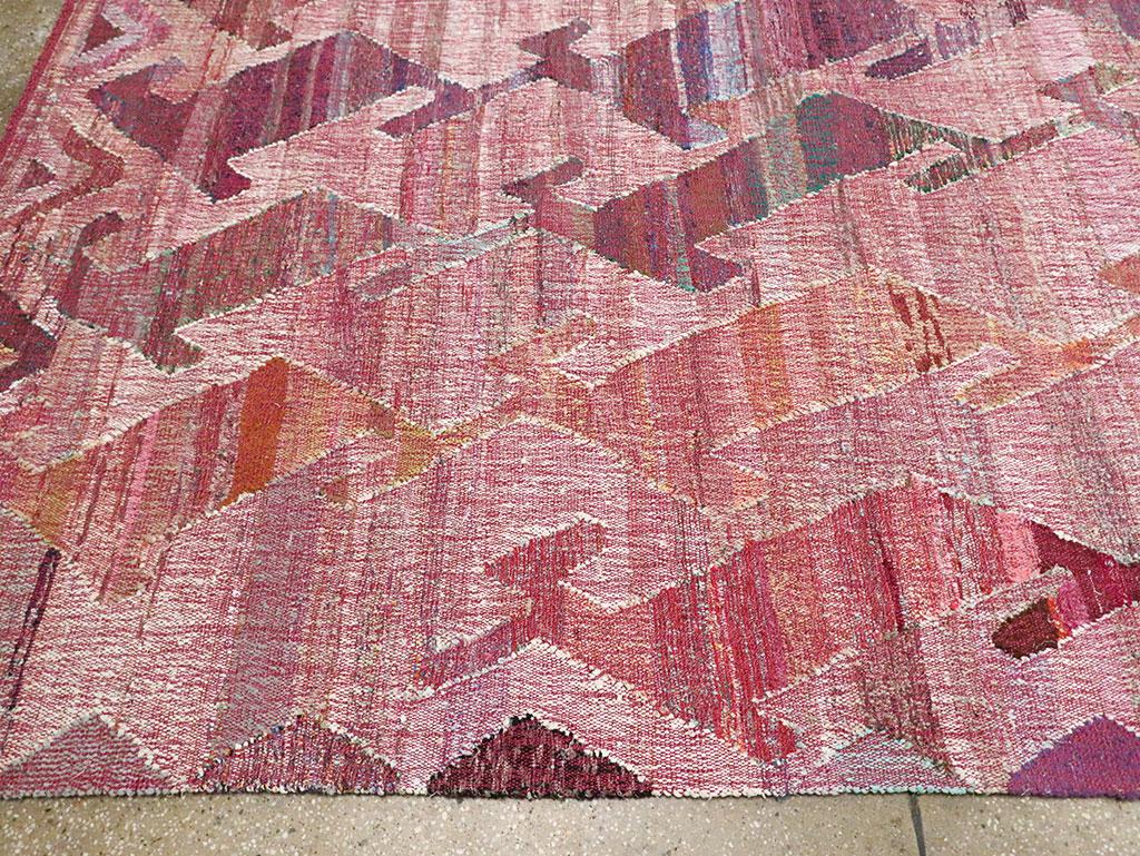 Contemporary Handmade Turkish Flat-Weave Kilim Large Geometric Room Size Carpet (Wolle) im Angebot