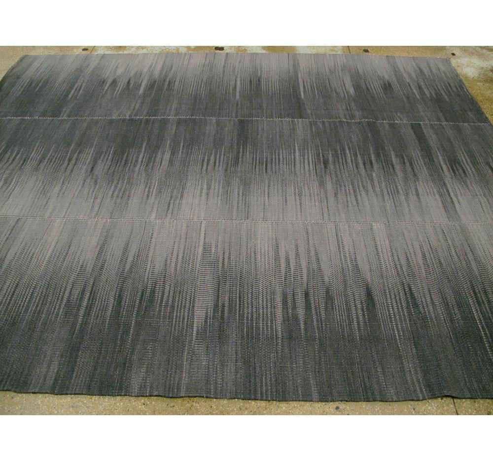 Contemporary Handmade Turkish Flat-Weave Accent Rug in Black Charcoal Grey For Sale 1