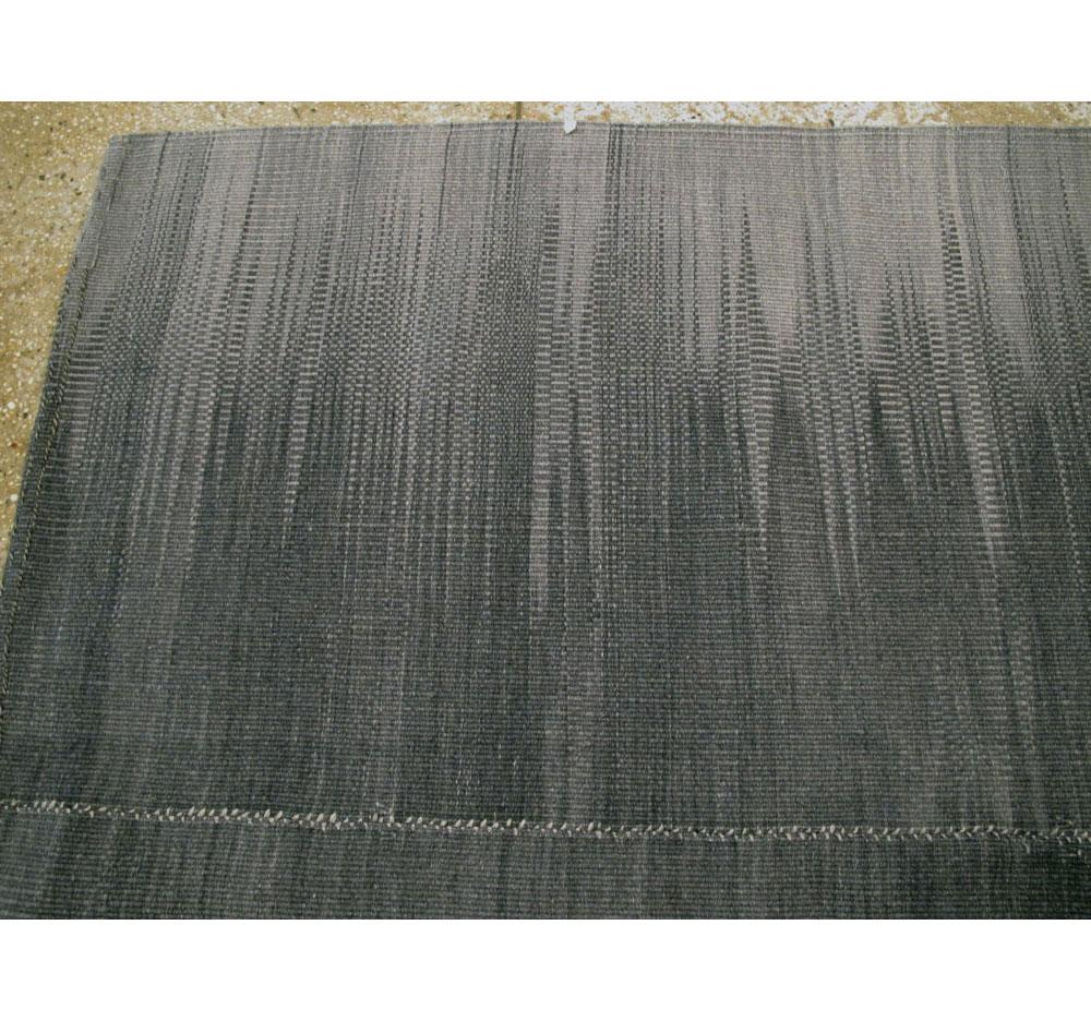 Contemporary Handmade Turkish Flat-Weave Accent Rug in Black Charcoal Grey For Sale 2