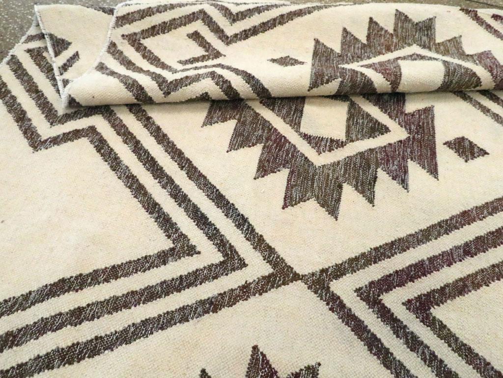 Contemporary Handmade Turkish Flatweave Kilim Accent Rug im Angebot 2