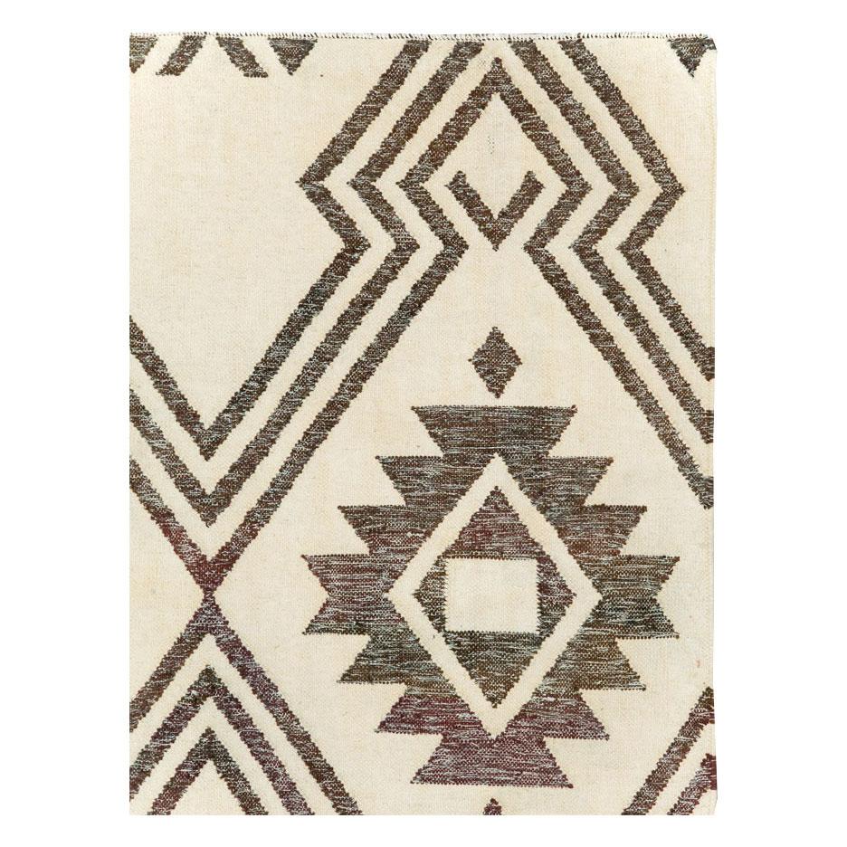 Contemporary Handmade Turkish Flatweave Kilim Accent Rug (Moderne) im Angebot