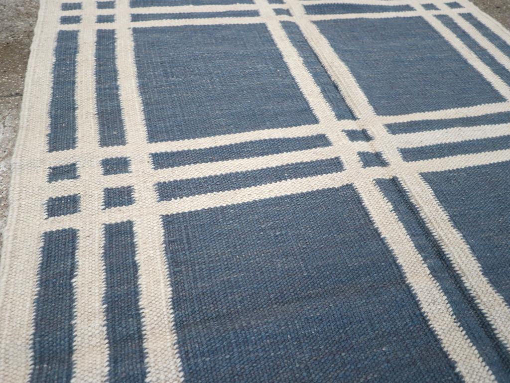 Alfombra de acento turca contemporánea de tejido plano Kilim hecha a mano Escandinavo moderno en venta