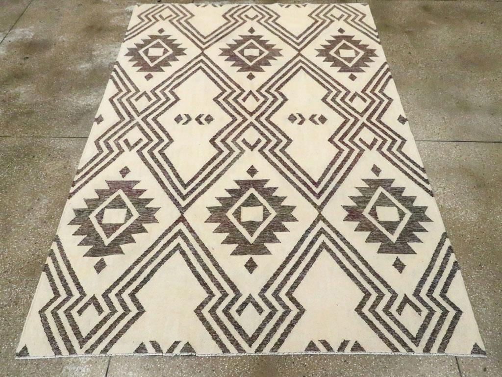Contemporary Handmade Turkish Flatweave Kilim Accent Rug (Türkisch) im Angebot