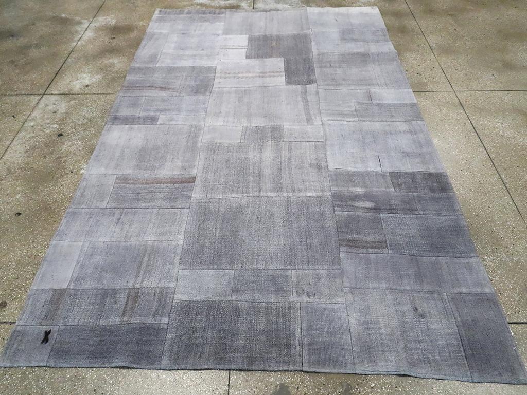 Contemporary Handmade Turkish Flatweave Kilim Accent Rug In New Condition For Sale In New York, NY