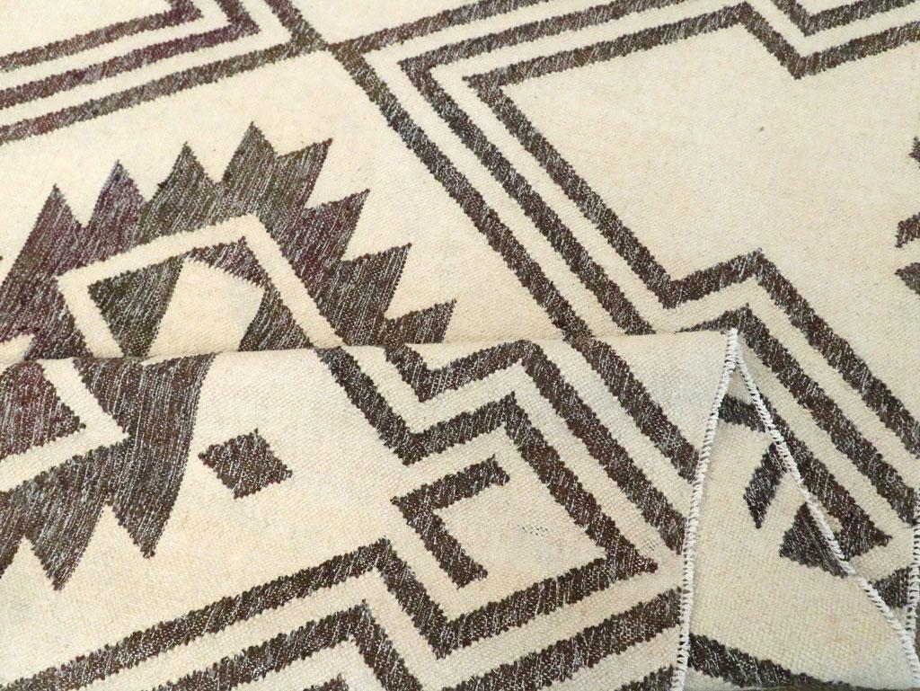 Contemporary Handmade Turkish Flatweave Kilim Accent Rug im Angebot 1