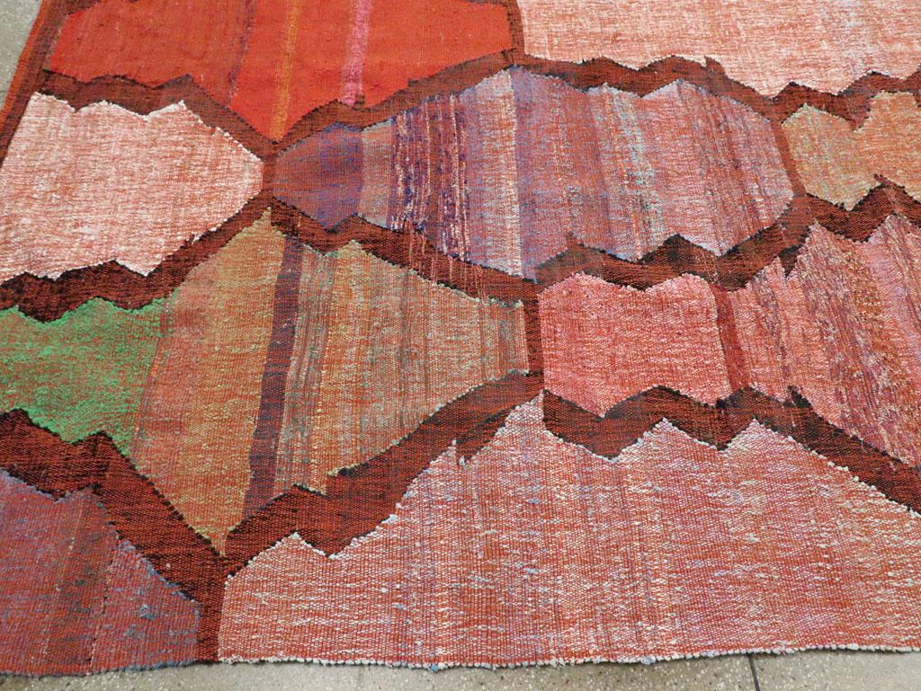 Zeitgenössischer handgefertigter großer geometrischer türkischer Flachgewebe-Kelim-Teppich in Zimmergröße (Wolle) im Angebot
