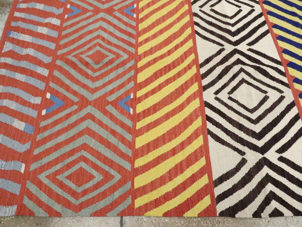 Zeitgenössischer handgefertigter großer türkischer Flachgewebe-Kelim-Teppich in Zimmergröße im Zustand „Neu“ im Angebot in New York, NY
