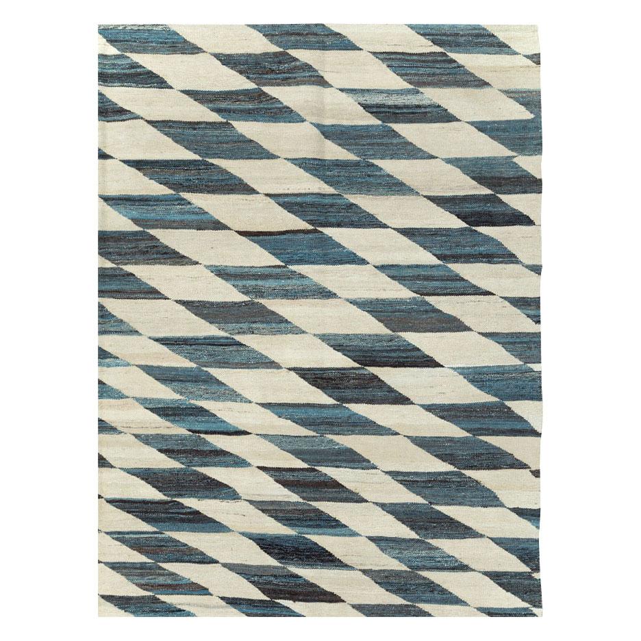 A contemporary Turkish flatweave Kilim room size carpet handmade during the 21st century.

Measures: 8' 5