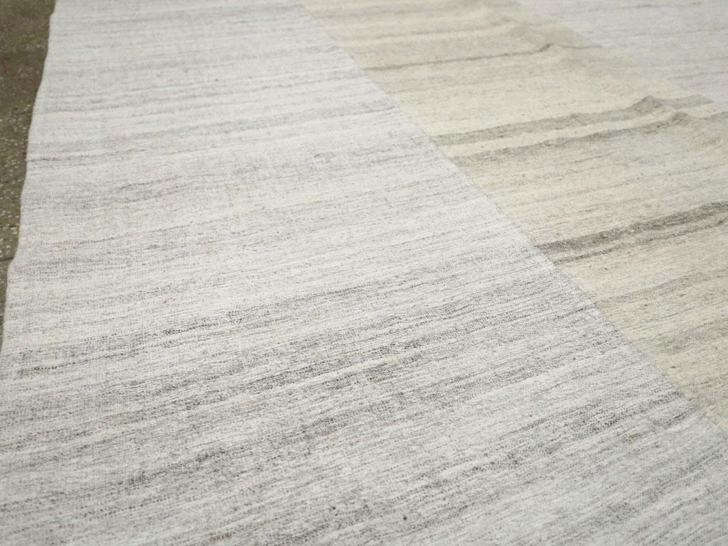 Contemporary Handmade Turkish Flatweave Kilim Room Size Carpet in Grey and Beige In New Condition In New York, NY