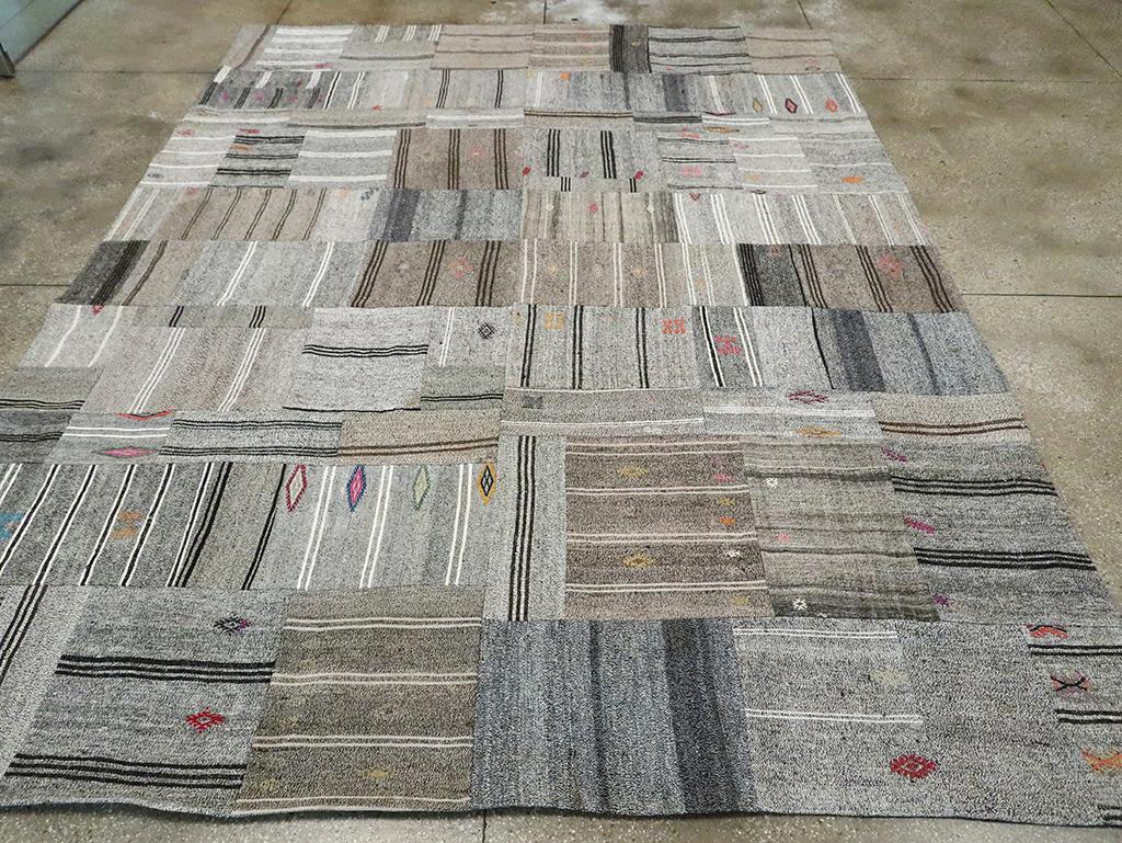 Contemporary Handmade Turkish Flatweave Kilim Room Size Carpet In Grey In New Condition In New York, NY