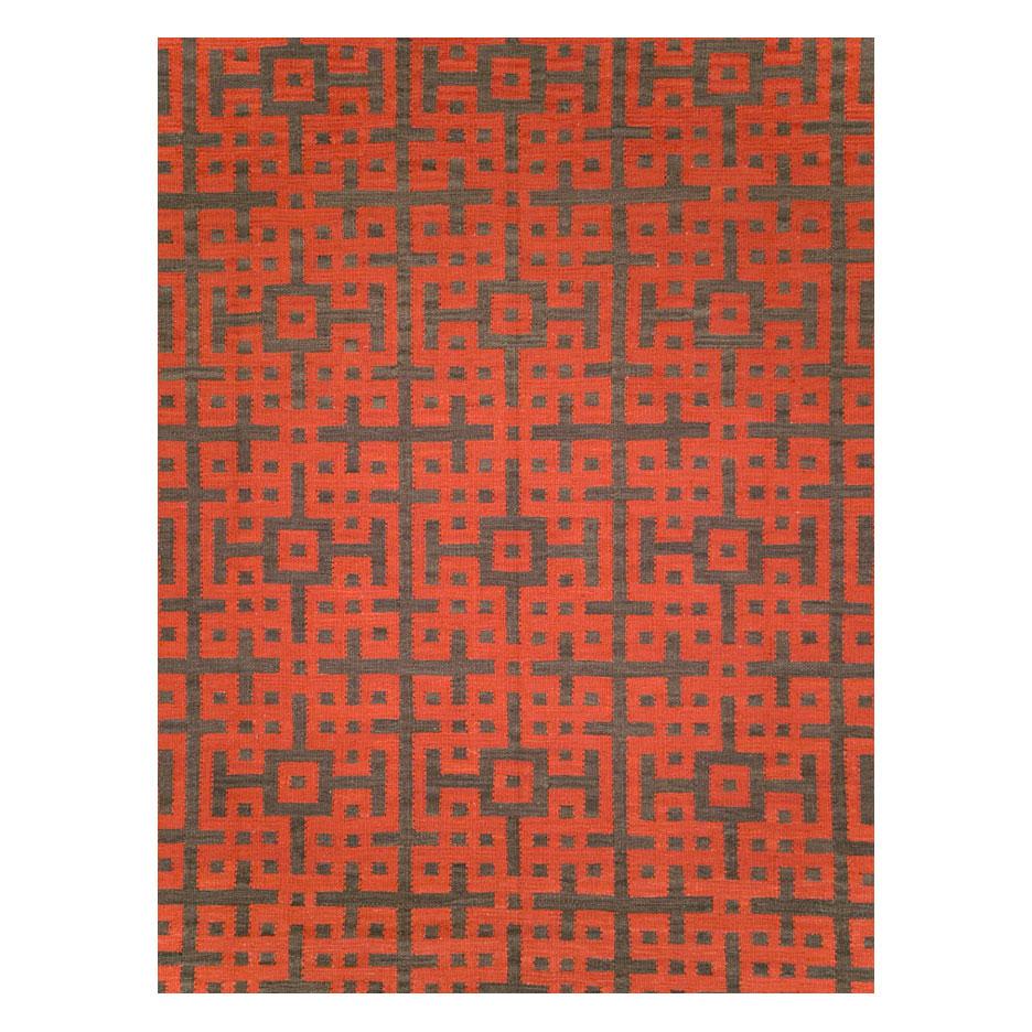 A modern Turkish flatweave Kilim large room size carpet handmade during the 21st century with a geometric design in red and brown.

Measures: 9' 8