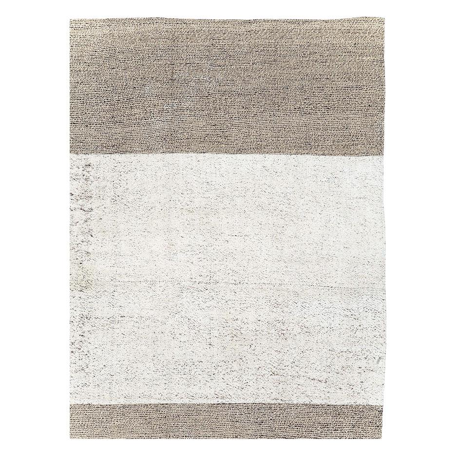 Hand-Woven Contemporary Handmade Turkish Flatweave Kilim Room Size Rug in White and Brown For Sale